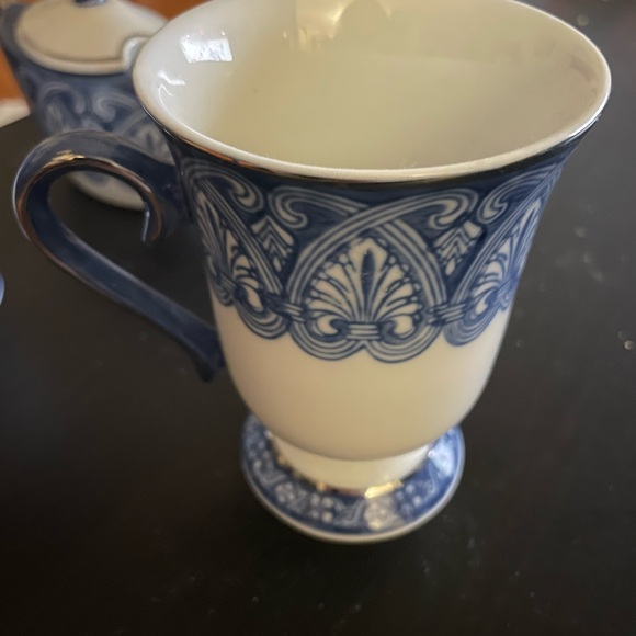 Beautiful Set of Bombay Company Teapot, Sugar bowl and Three mugs/cups. - Picture 7 of 9